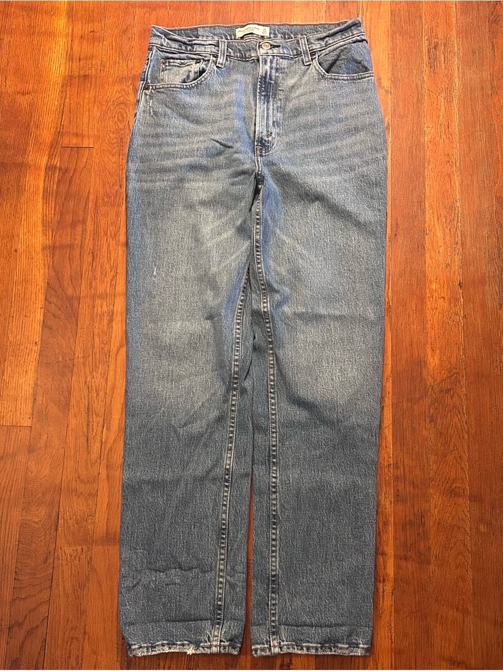 Abercrombie & Fitch The ‘90s Straight Ultra High Rise Medium Wash Denim Jeans 30